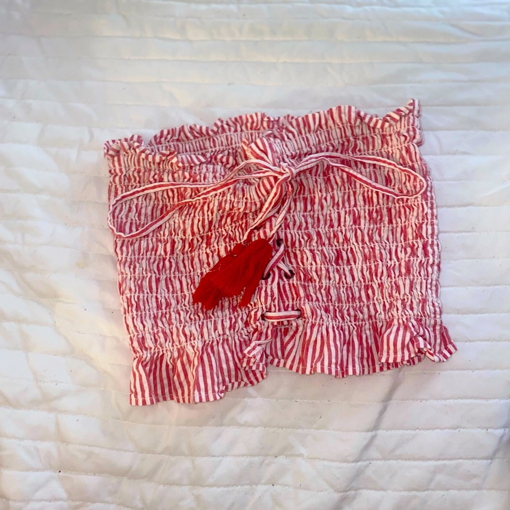 Summery fun crop top. Ties in the front.